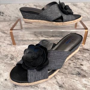 Life Stride memory Foam Omega Comfort Slip On Wedge Sz 7